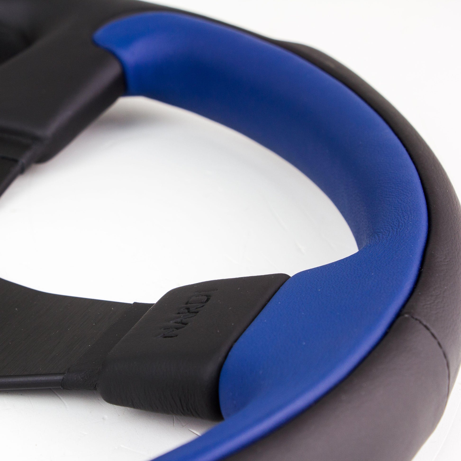 Nardi Leader Black/Blue Leather Steering Wheel Black Spokes 350mm - CDMSPORT